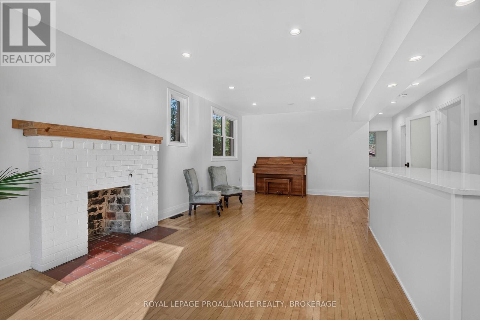229 Park Street Property Photo 9