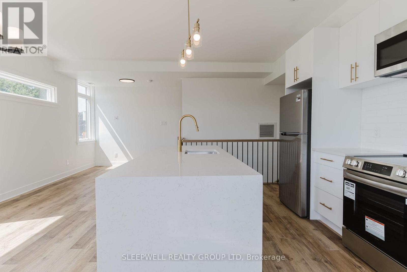 9 - 845 Champlain Street Property Photo 4