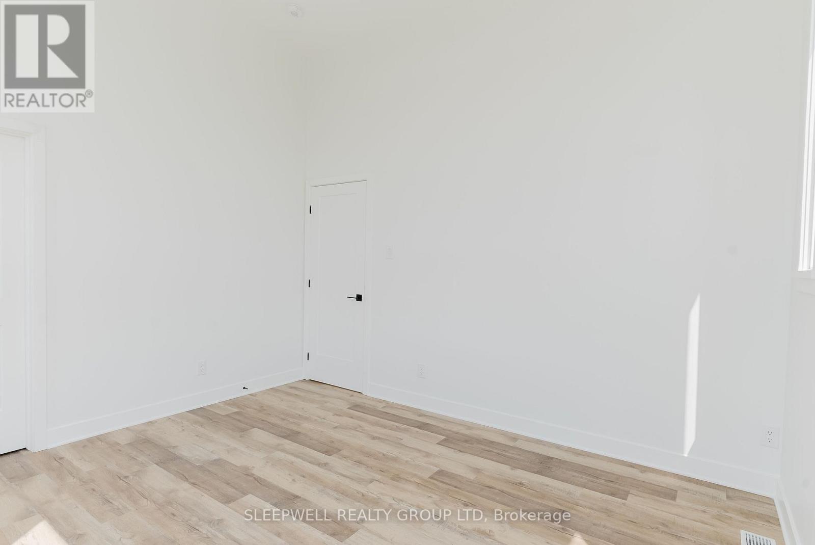 9 - 845 Champlain Street Property Photo 14