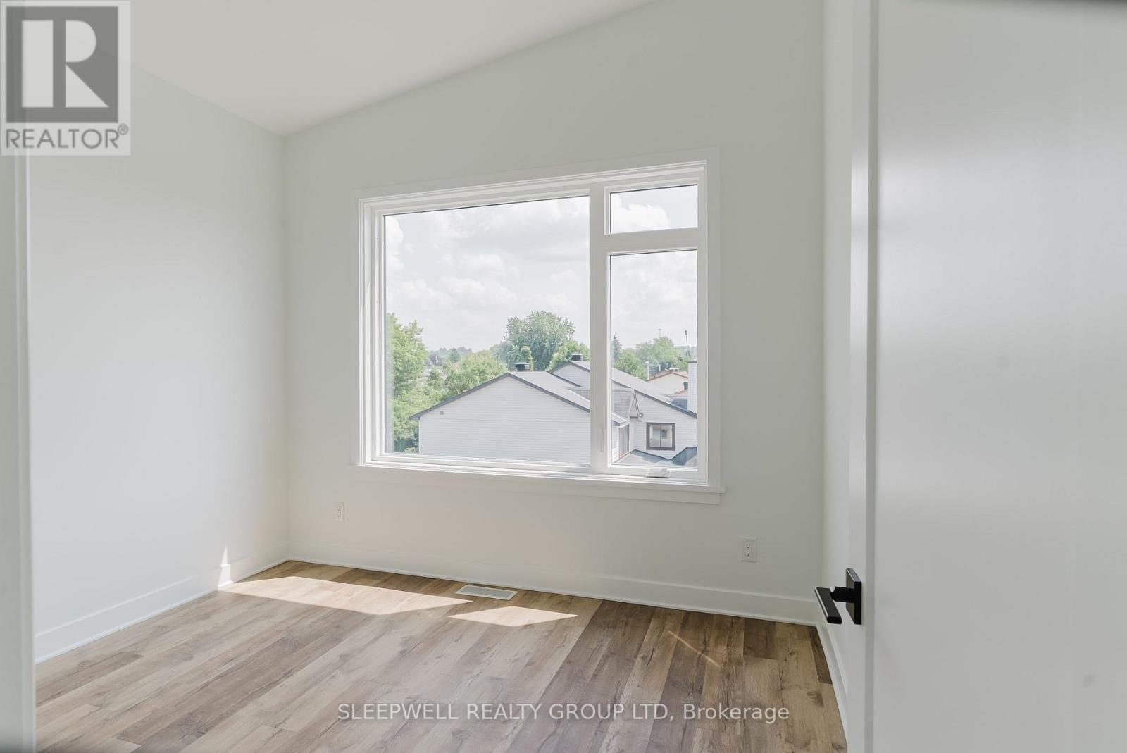 9 - 845 Champlain Street Property Photo 17