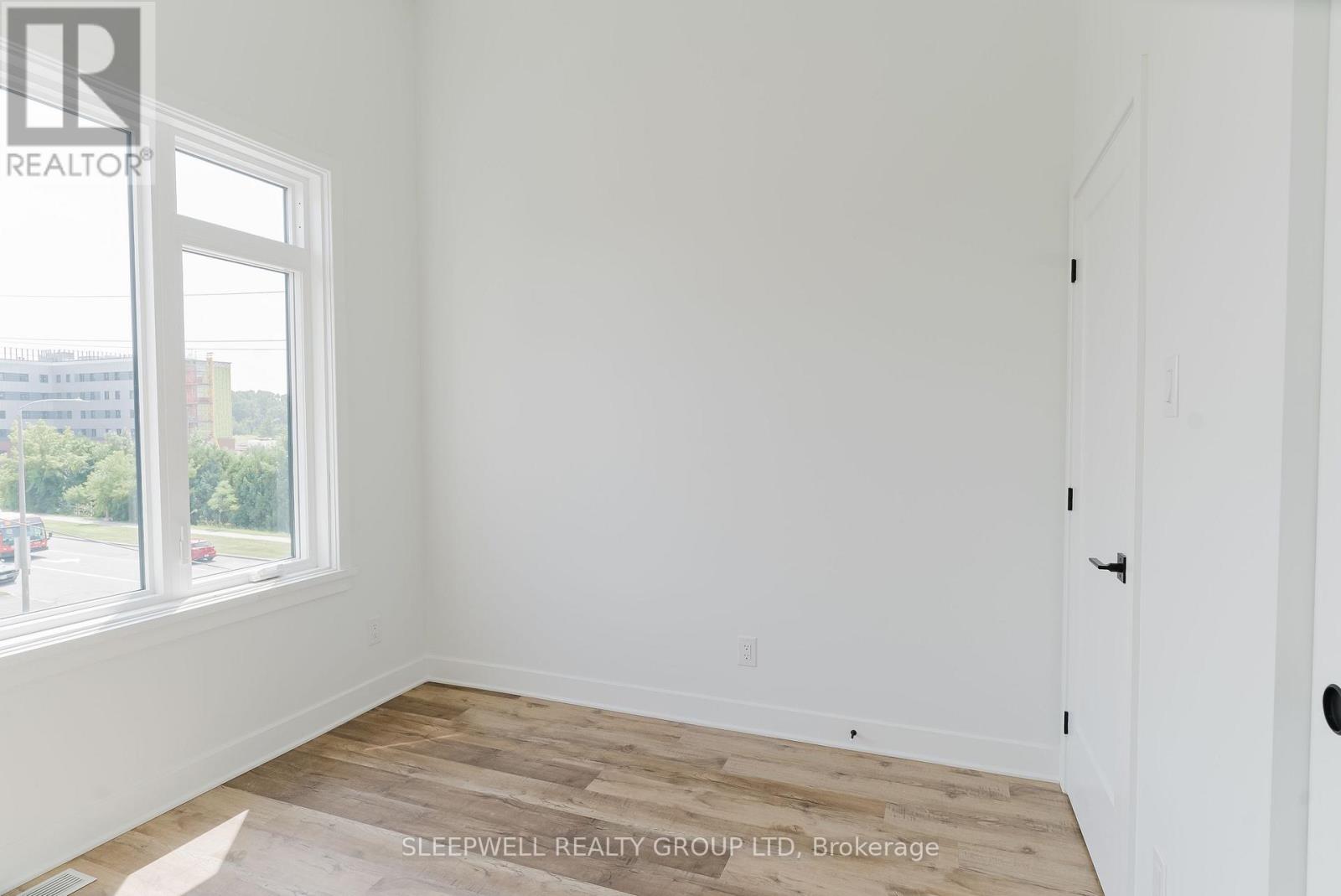 9 - 845 Champlain Street Property Photo 18