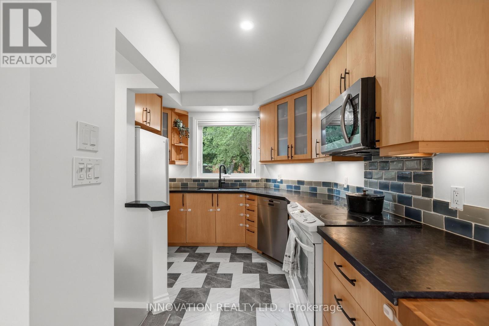 403 Athlone Avenue Property Photo 18