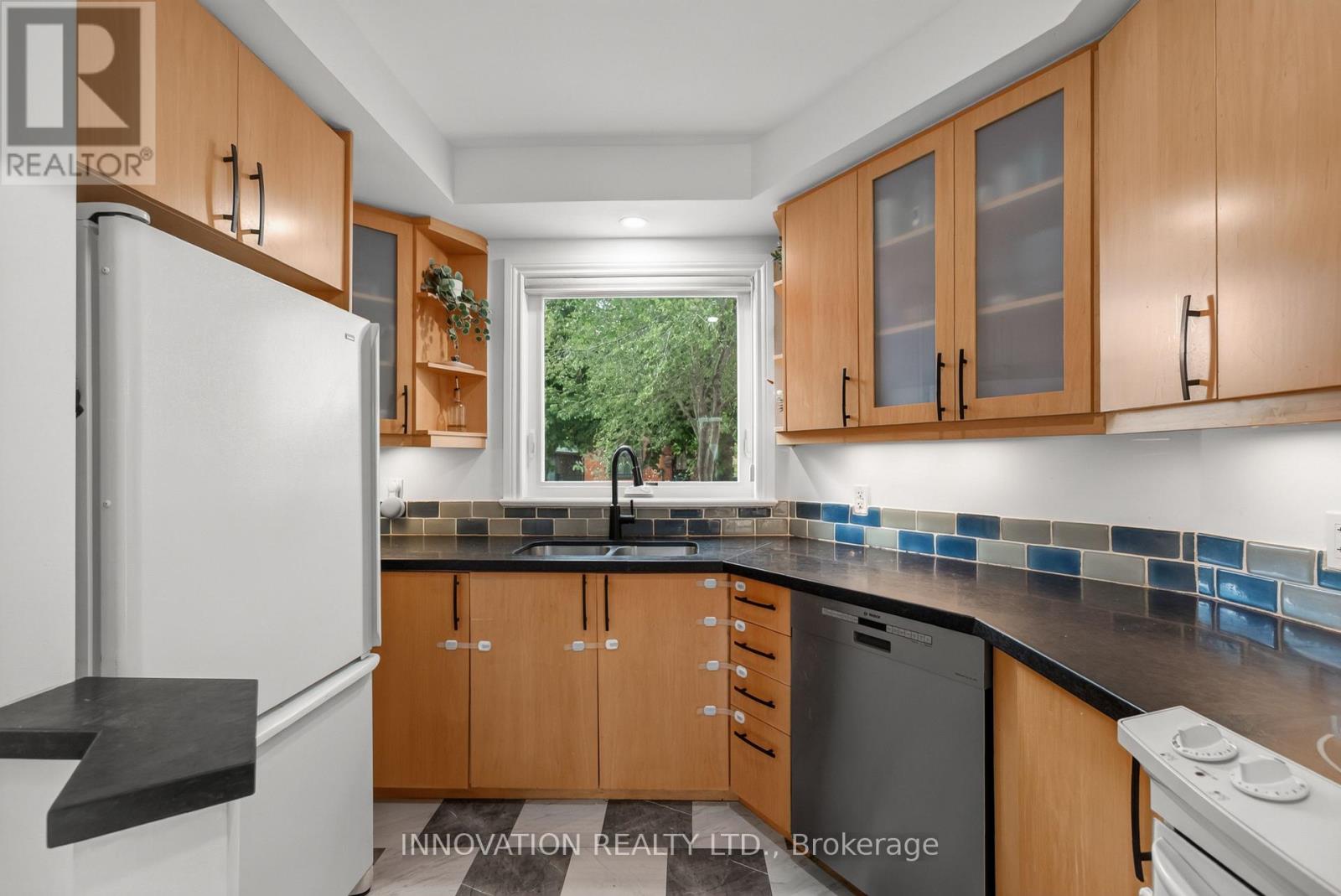 403 Athlone Avenue Property Photo 19