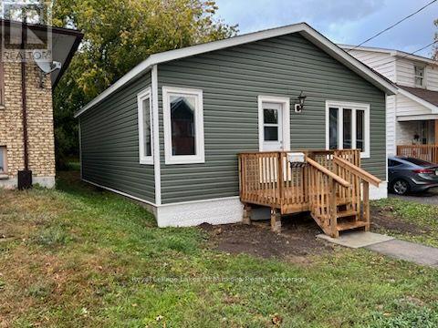544 MCINTYRE STREET E Property Photo 1