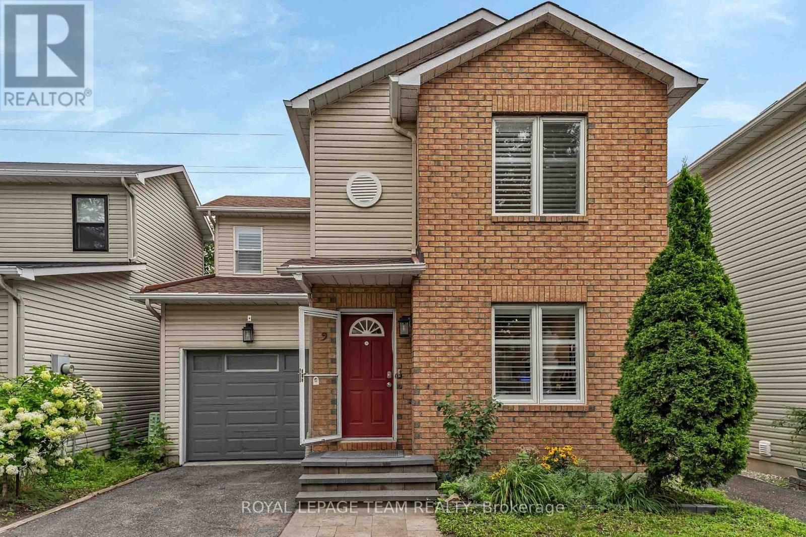 9 - 583 Tweedsmuir Avenue Property Photo 1