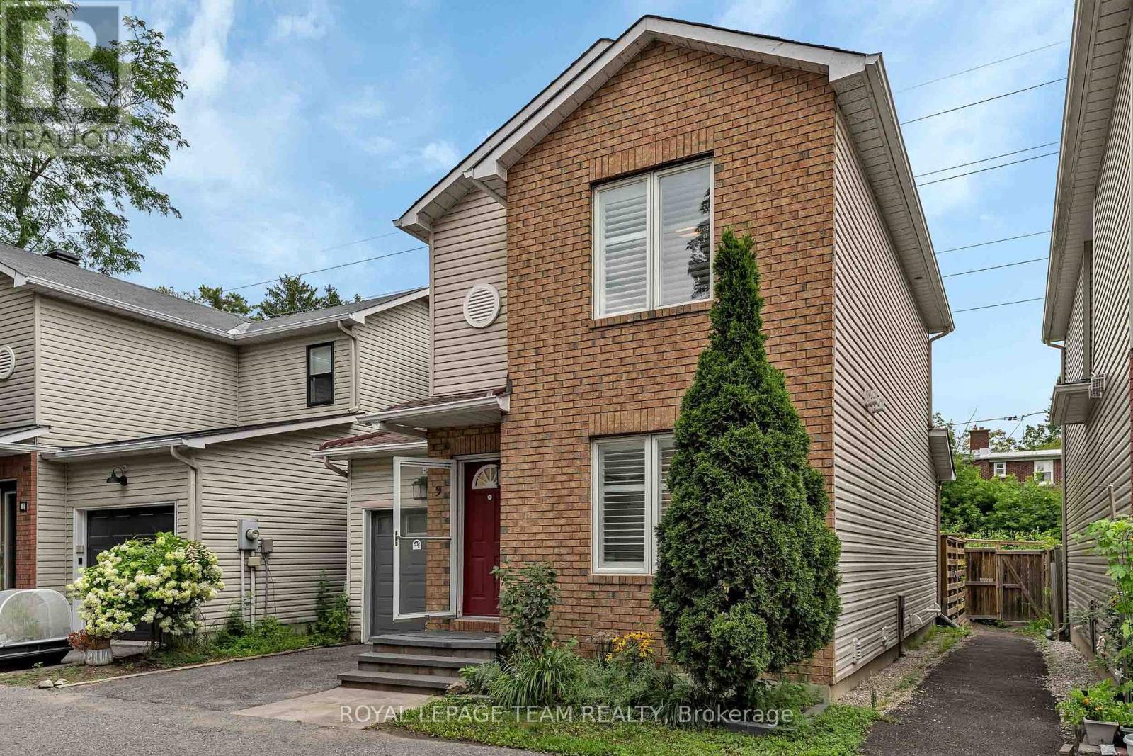 9 - 583 Tweedsmuir Avenue Property Photo 3