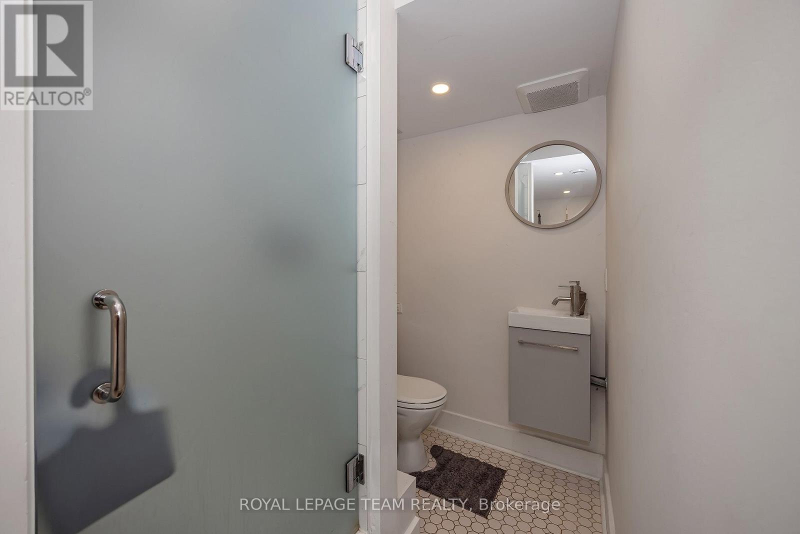 9 - 583 Tweedsmuir Avenue Property Photo 37