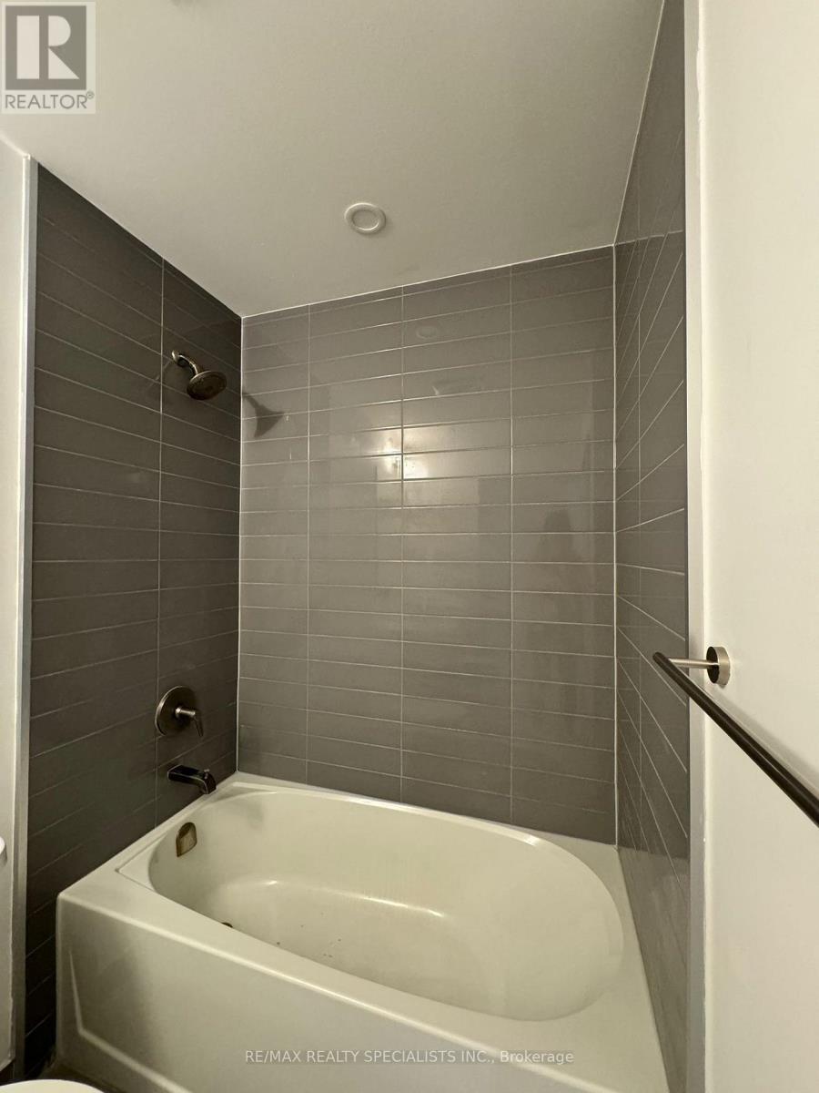 405 - 15 Wellington Street Property Photo 11