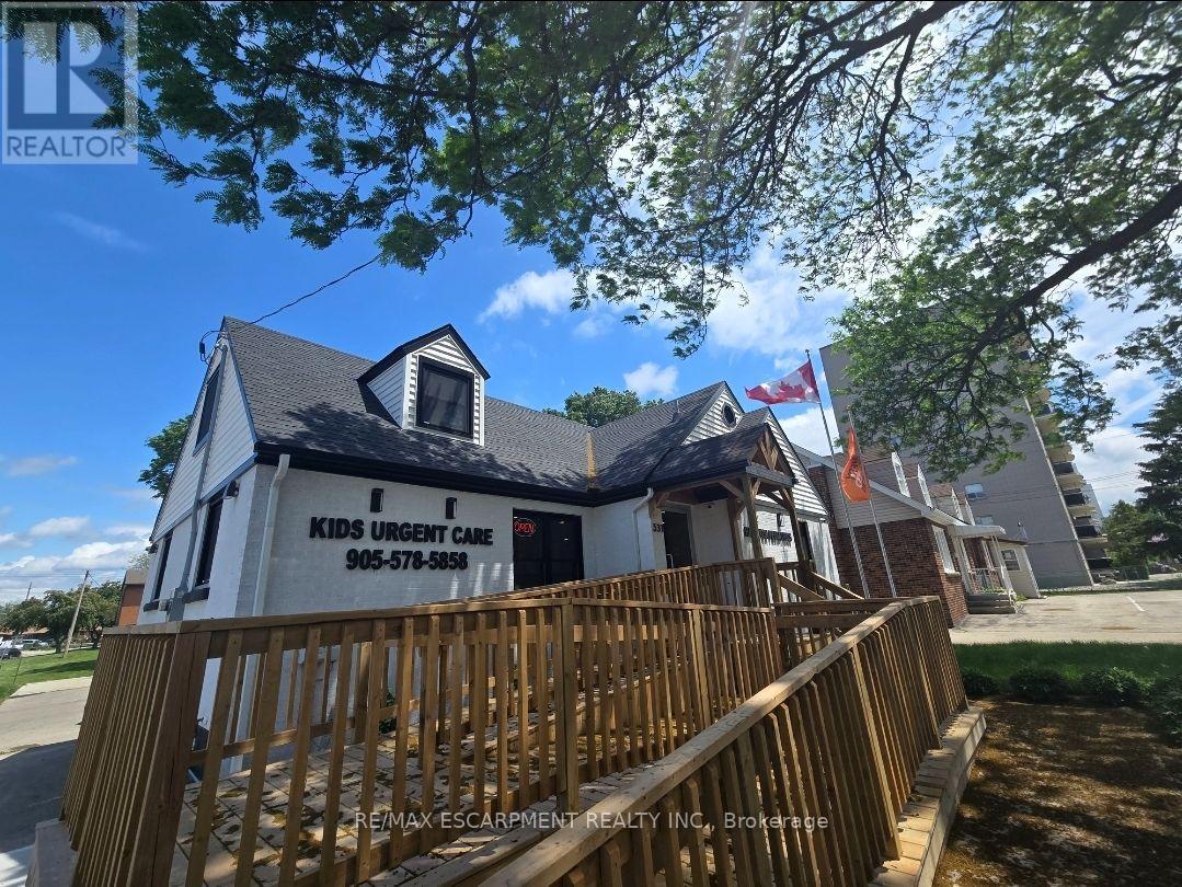 2 - 531 Queenston Road Property Photo 3