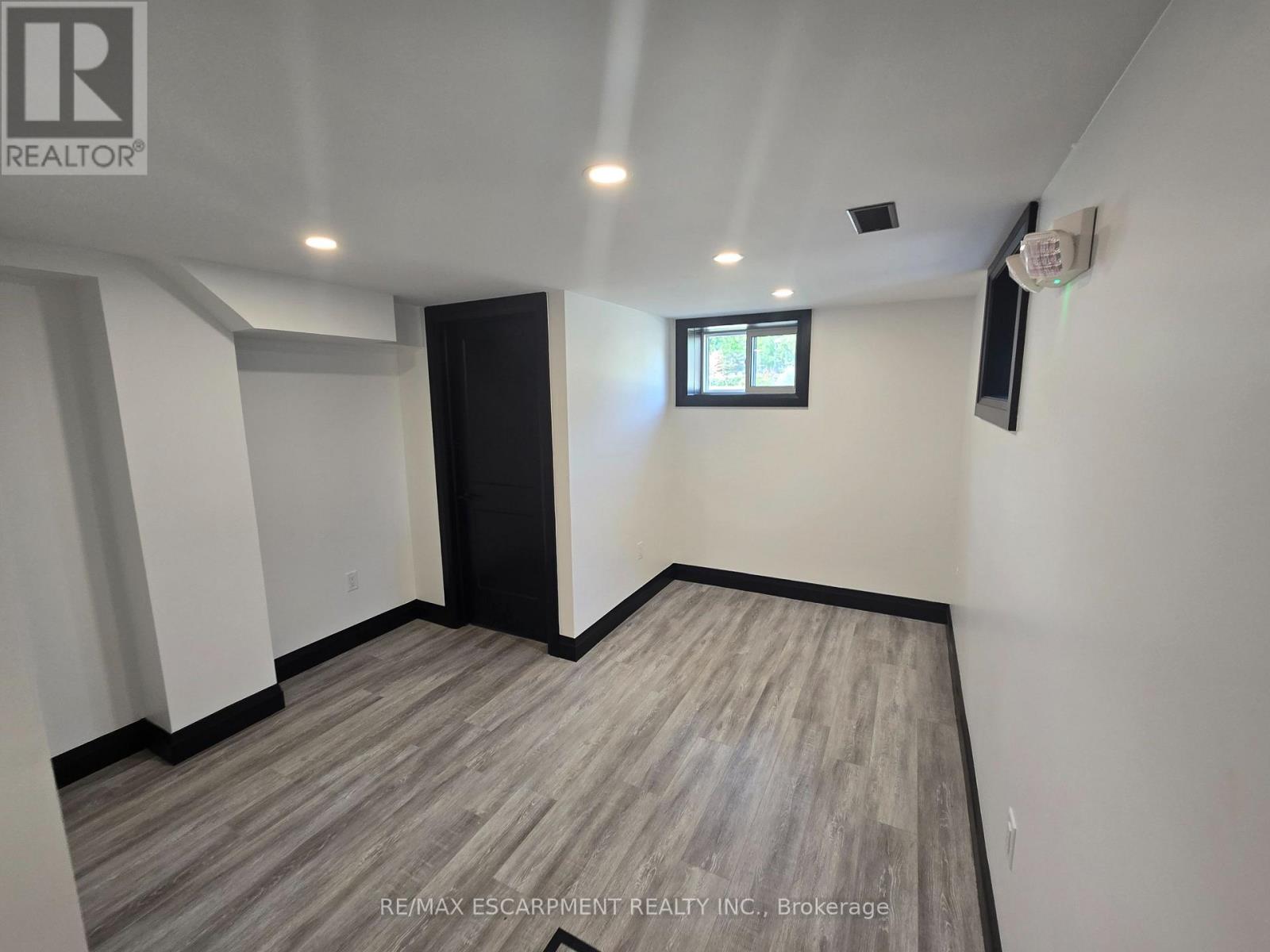2 - 531 Queenston Road Property Photo 12
