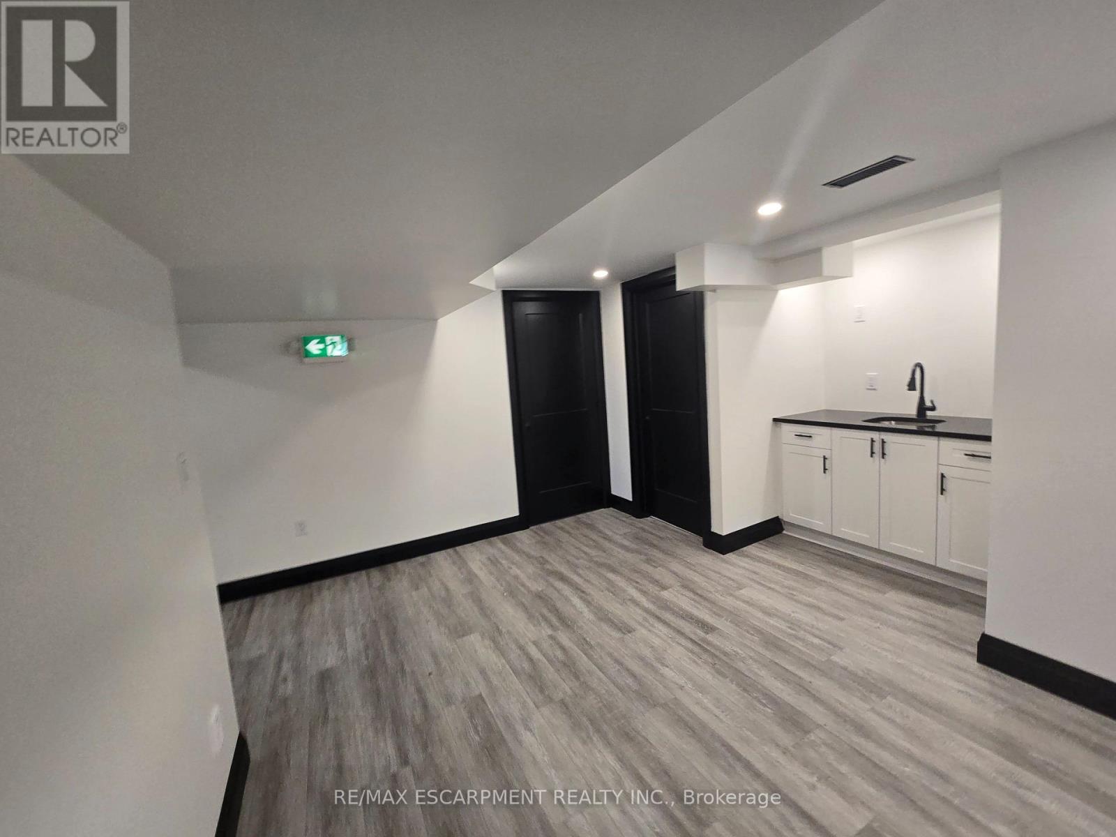 2 - 531 Queenston Road Property Photo 17