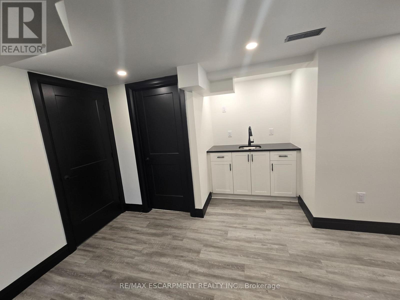 2 - 531 Queenston Road Property Photo 18
