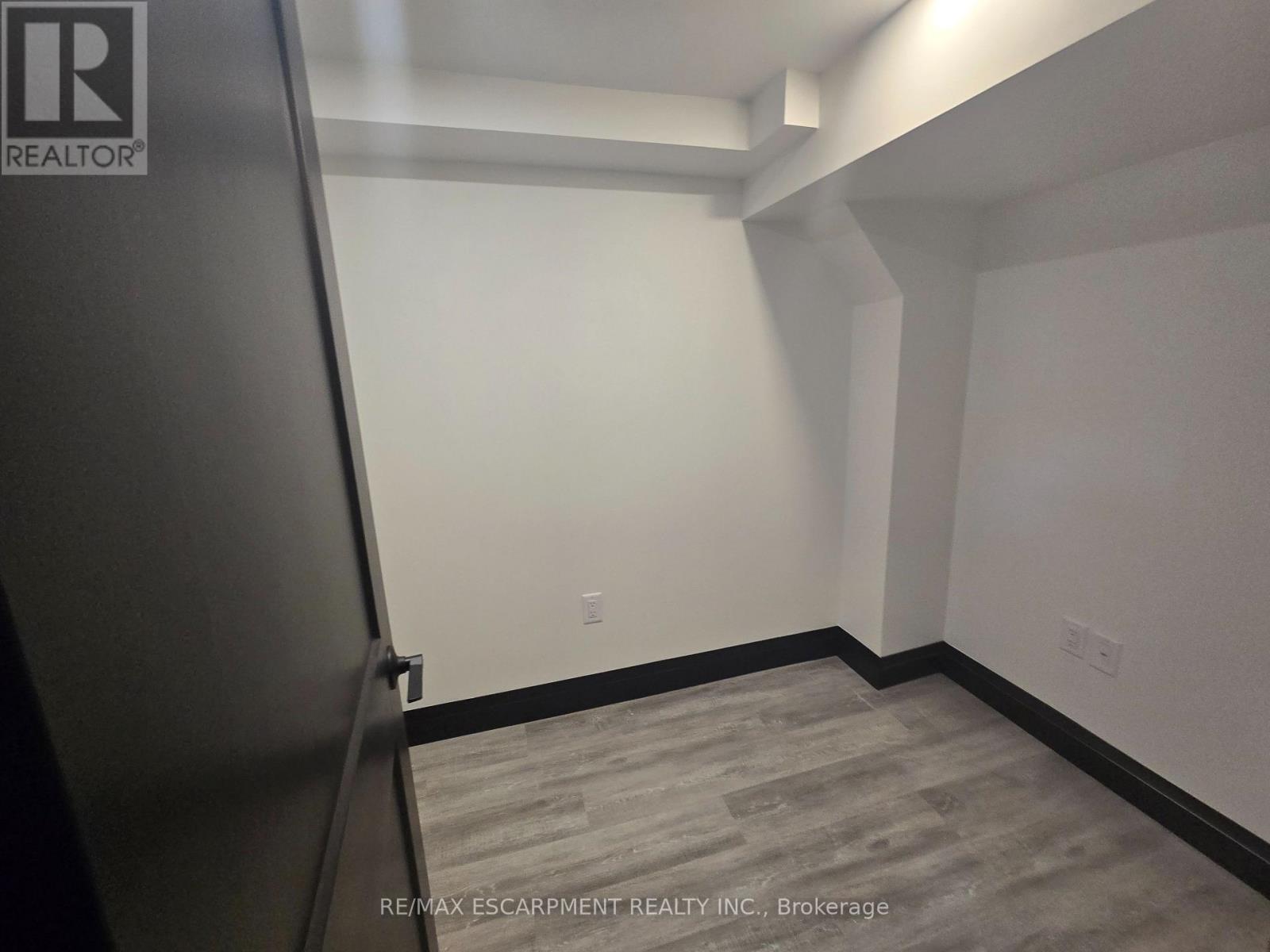 2 - 531 Queenston Road Property Photo 23