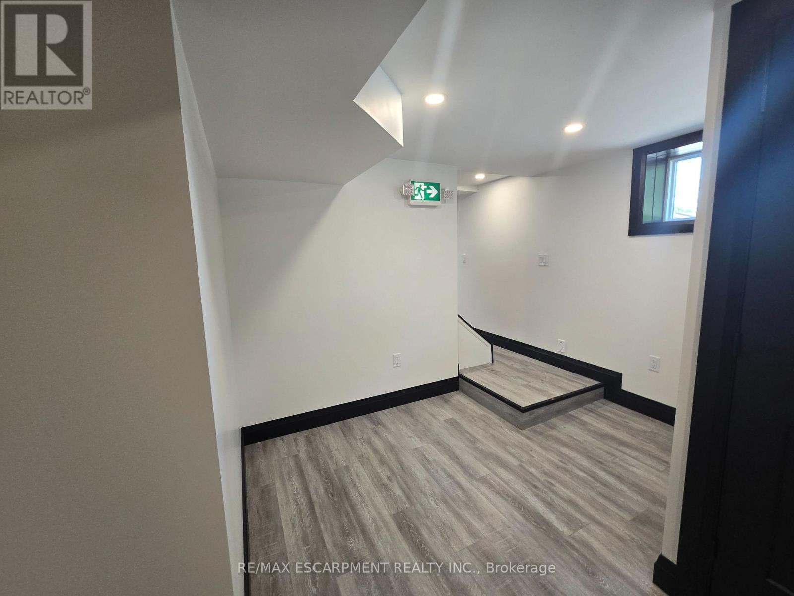 2 - 531 Queenston Road Property Photo 24