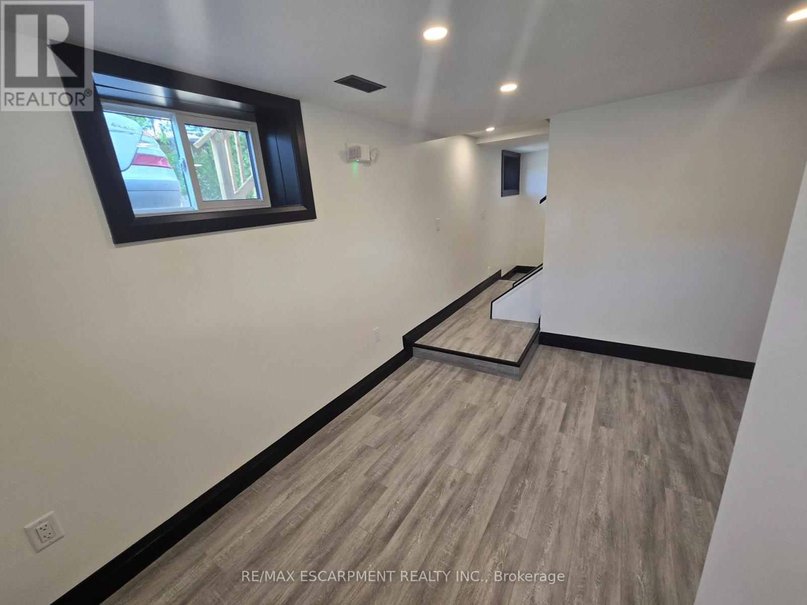 2 - 531 Queenston Road Property Photo 26