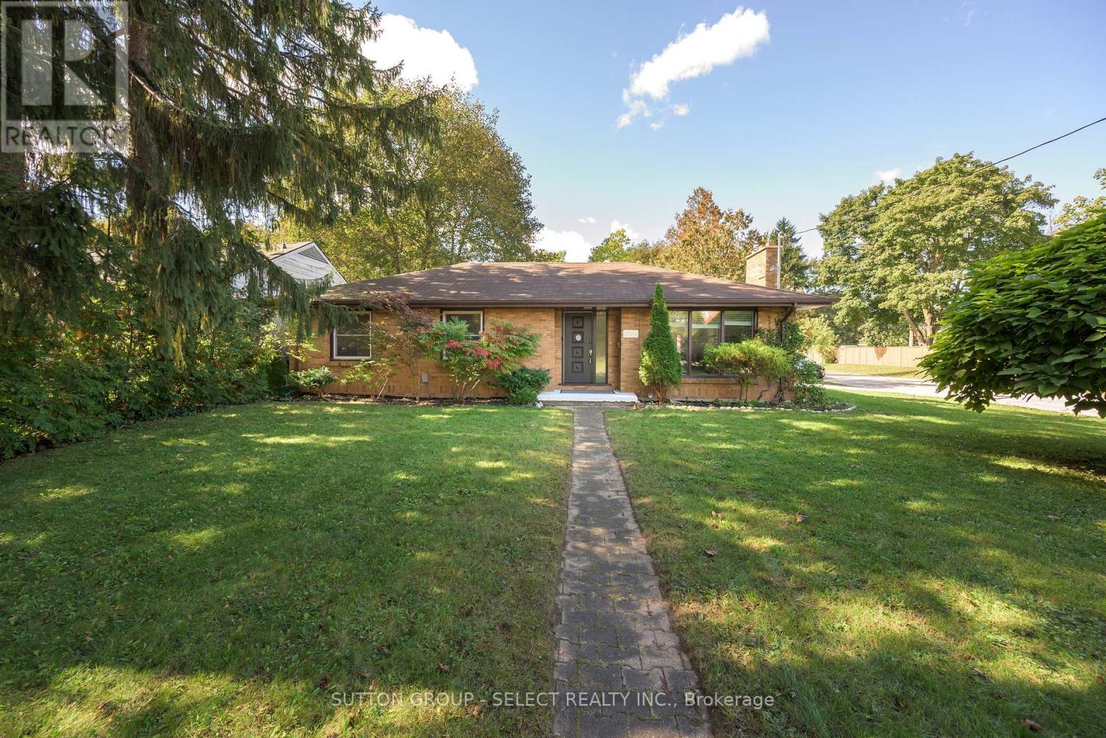 305 Stephen Street Property Photo 2