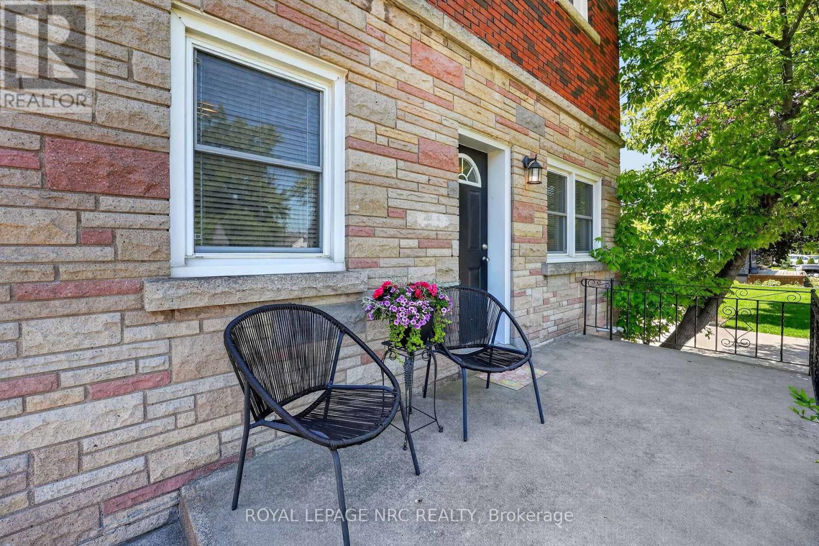 185 Catherine Street Property Photo 3