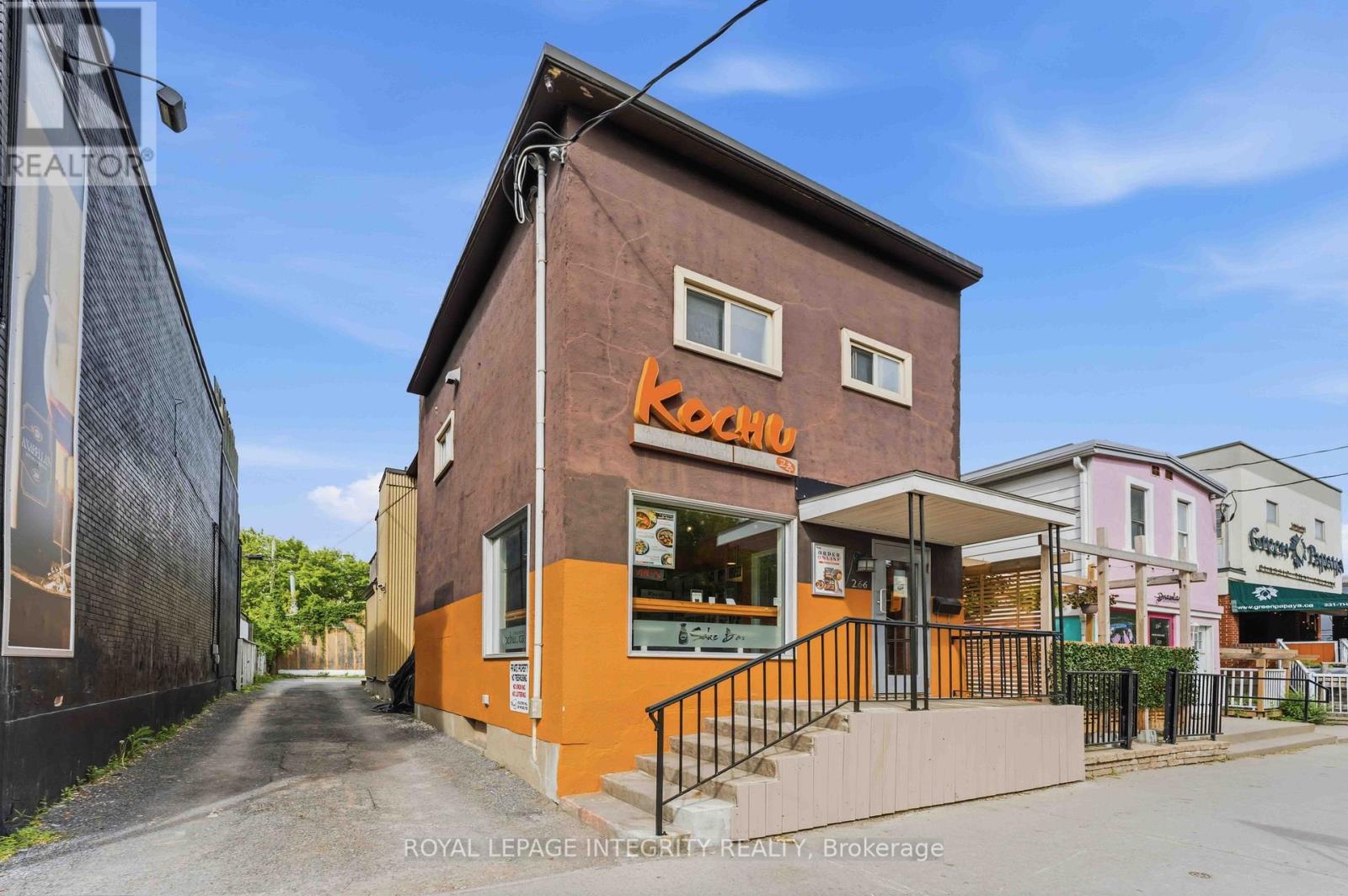 266 Preston Street N Property Photo 1