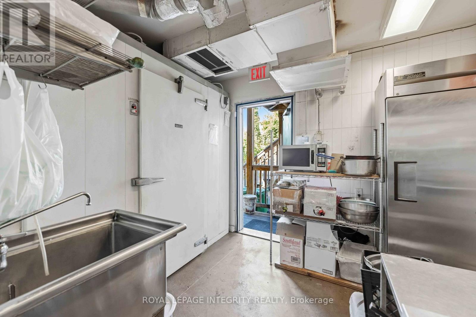 266 Preston Street N Property Photo 12