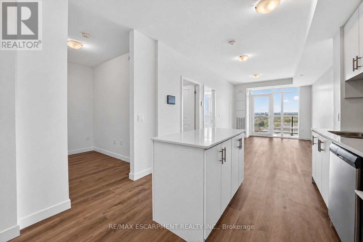 822 - 461 Green Road Property Photo 1