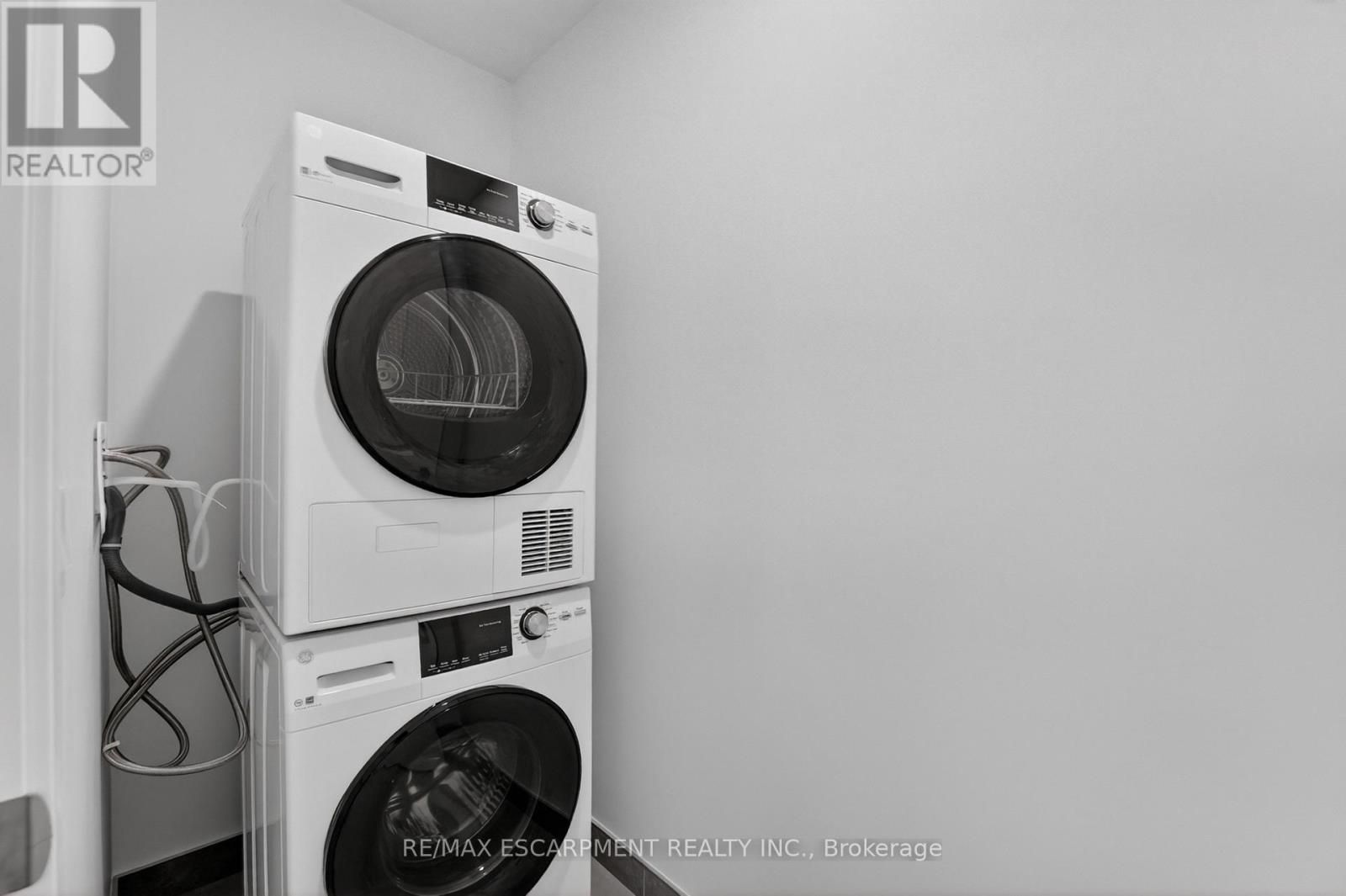 822 - 461 Green Road Property Photo 5