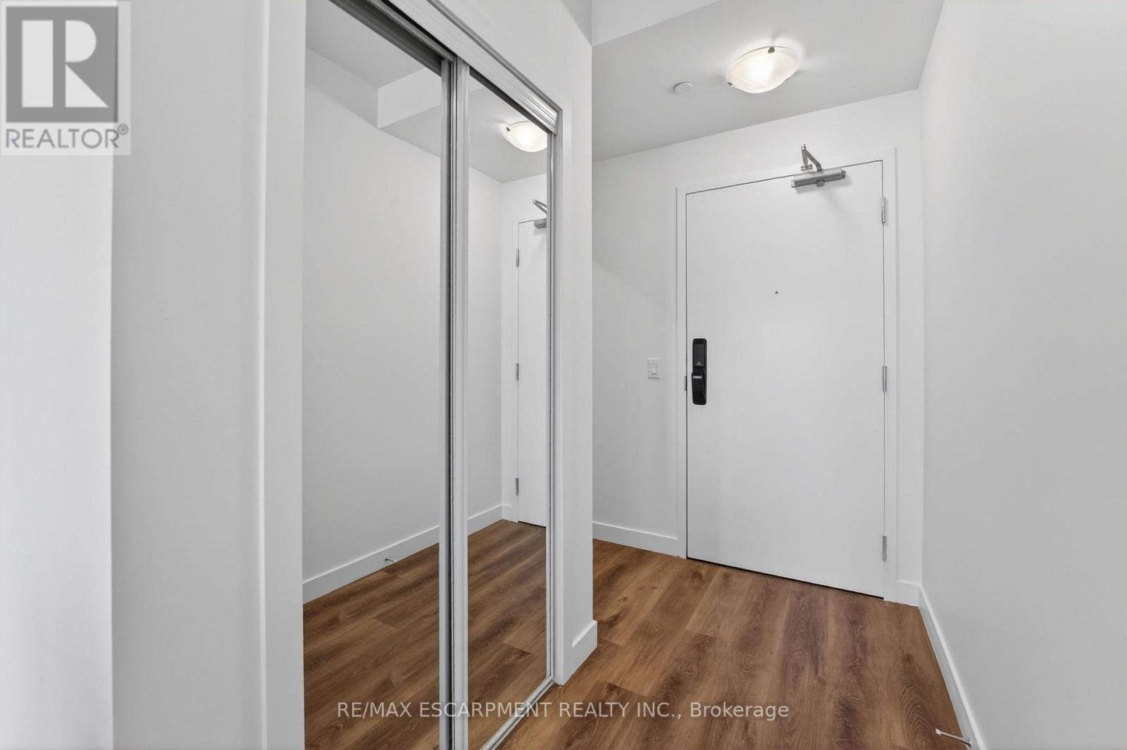 822 - 461 Green Road Property Photo 6