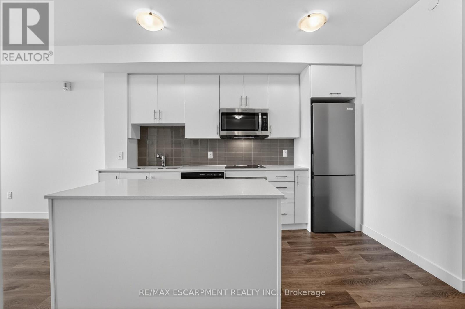822 - 461 Green Road Property Photo 8