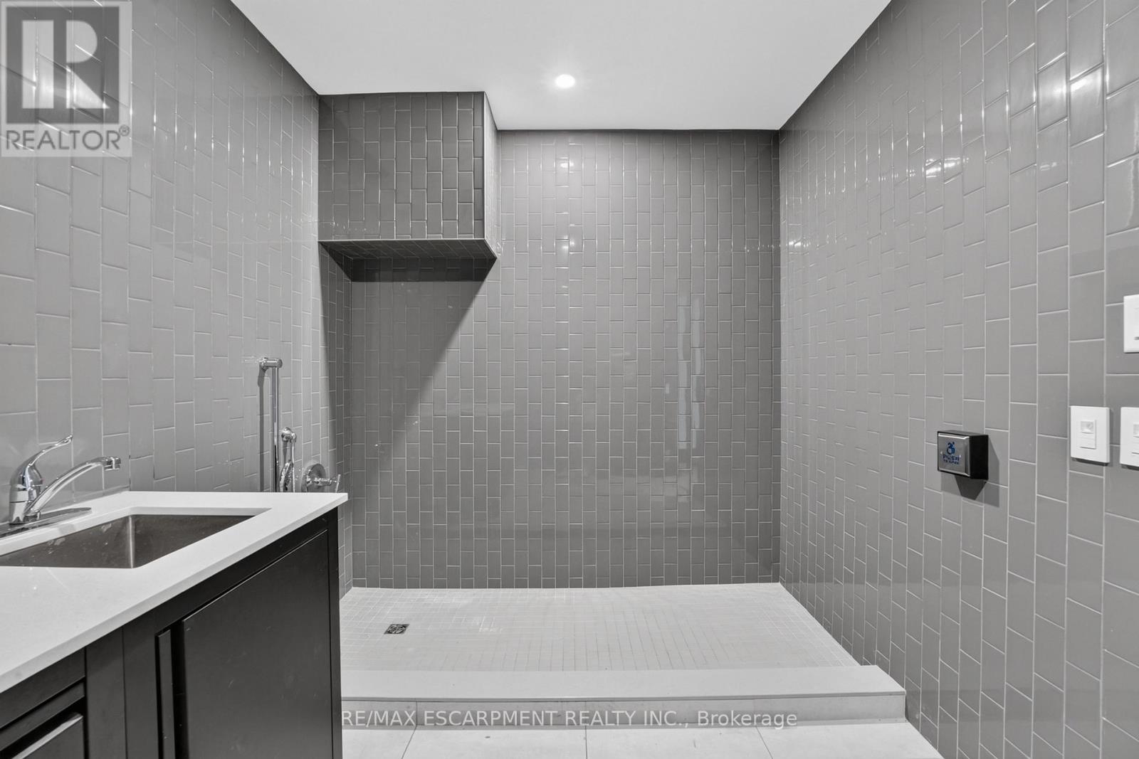 822 - 461 Green Road Property Photo 33
