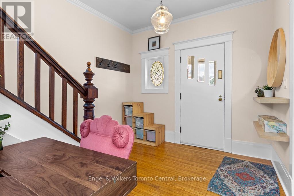 484 2nd Avenue E Property Photo 7