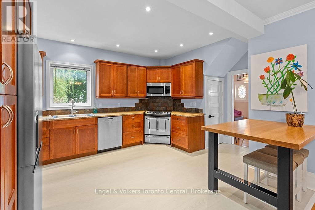 484 2nd Avenue E Property Photo 12