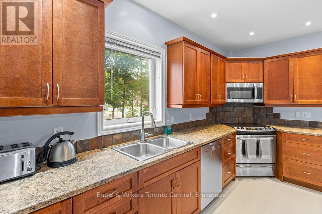 484 2nd Avenue E Property Photo 13