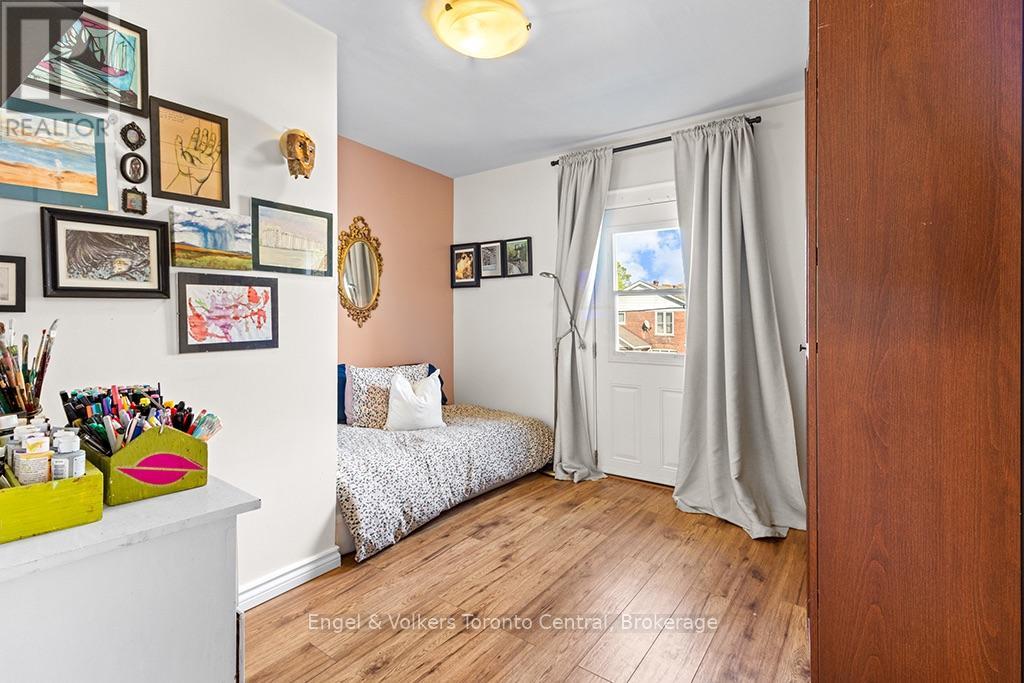 484 2nd Avenue E Property Photo 18