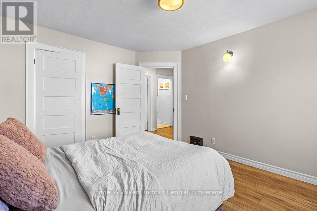 484 2nd Avenue E Property Photo 22
