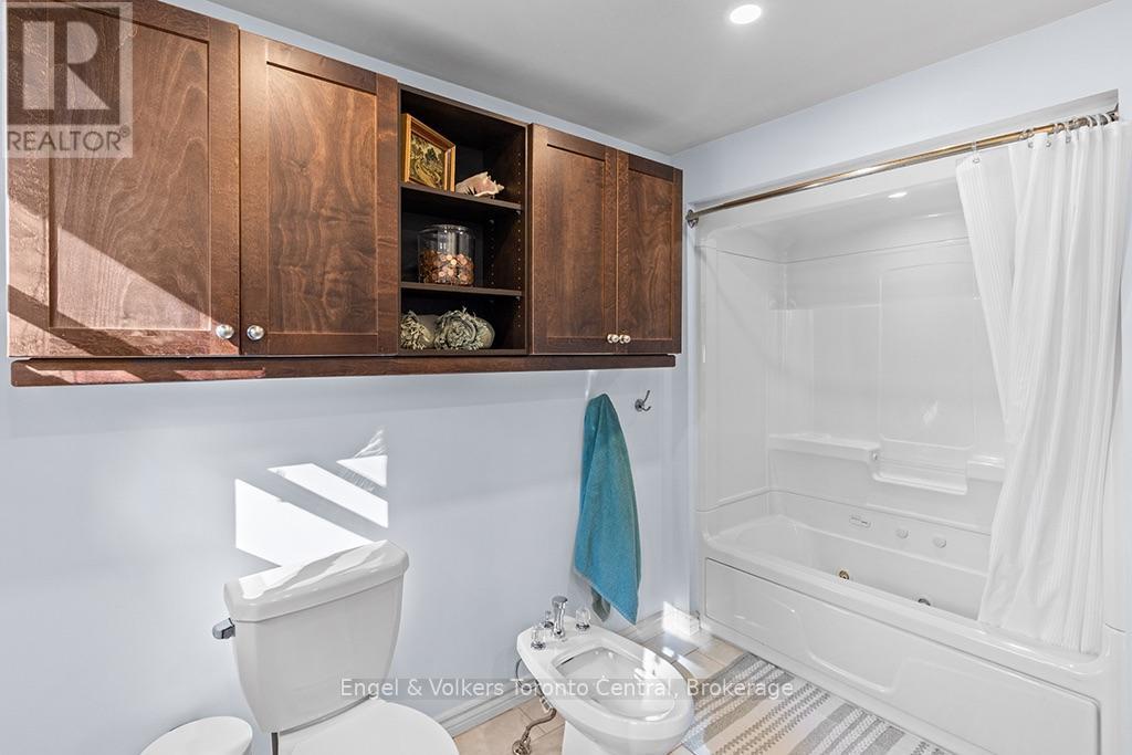 484 2nd Avenue E Property Photo 25