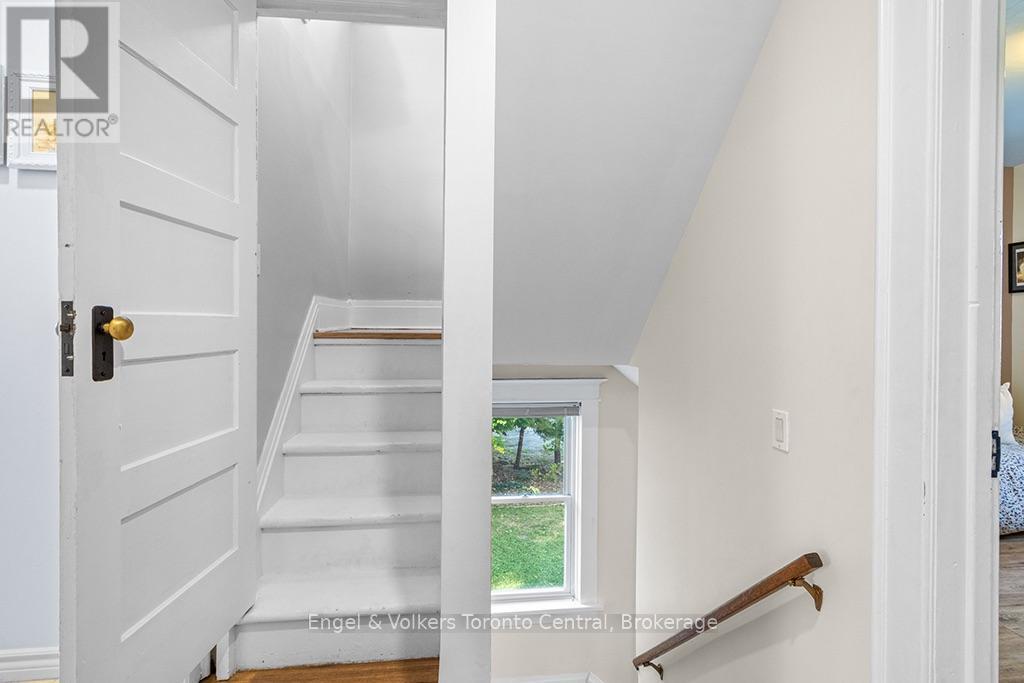 484 2nd Avenue E Property Photo 26