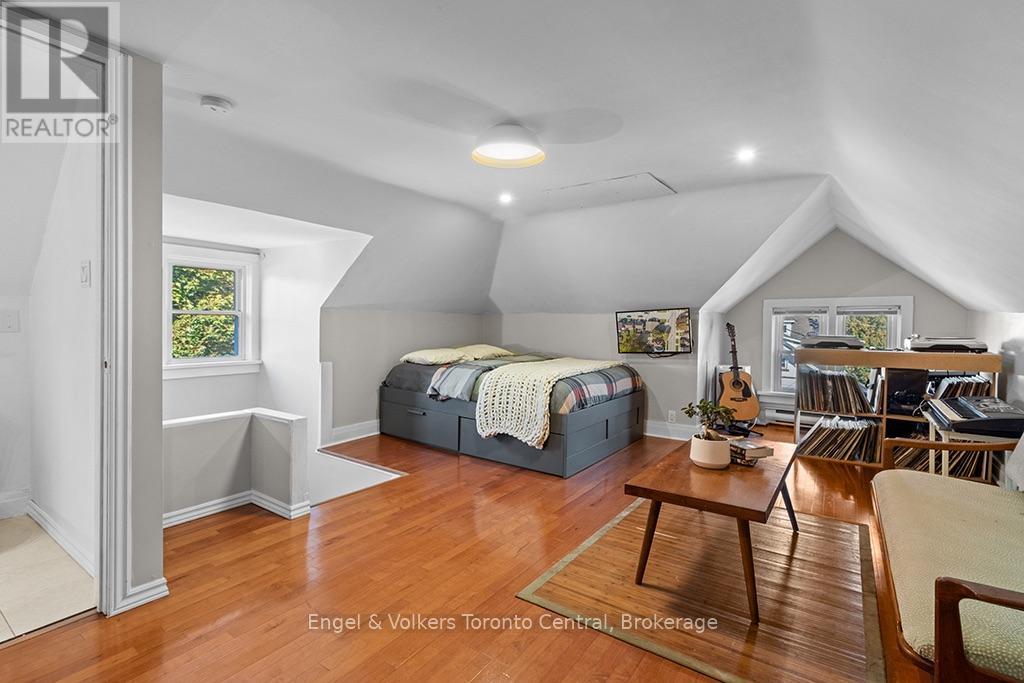 484 2nd Avenue E Property Photo 27