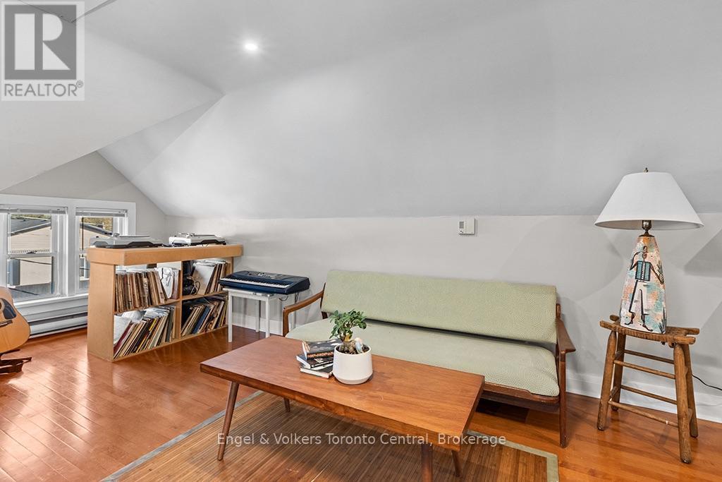 484 2nd Avenue E Property Photo 28