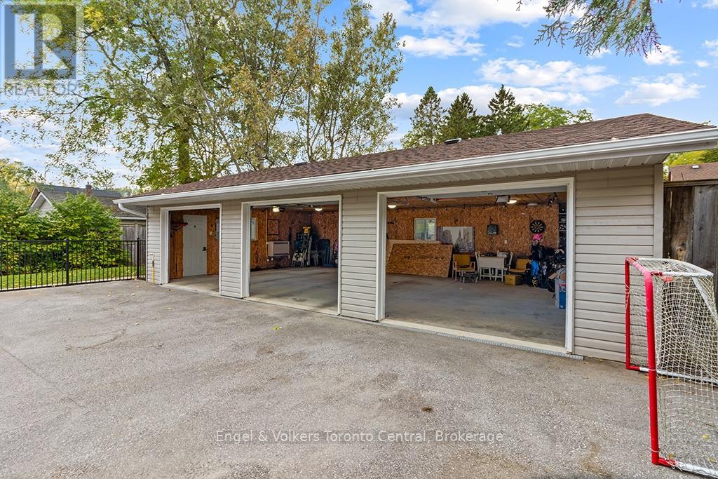 484 2nd Avenue E Property Photo 37