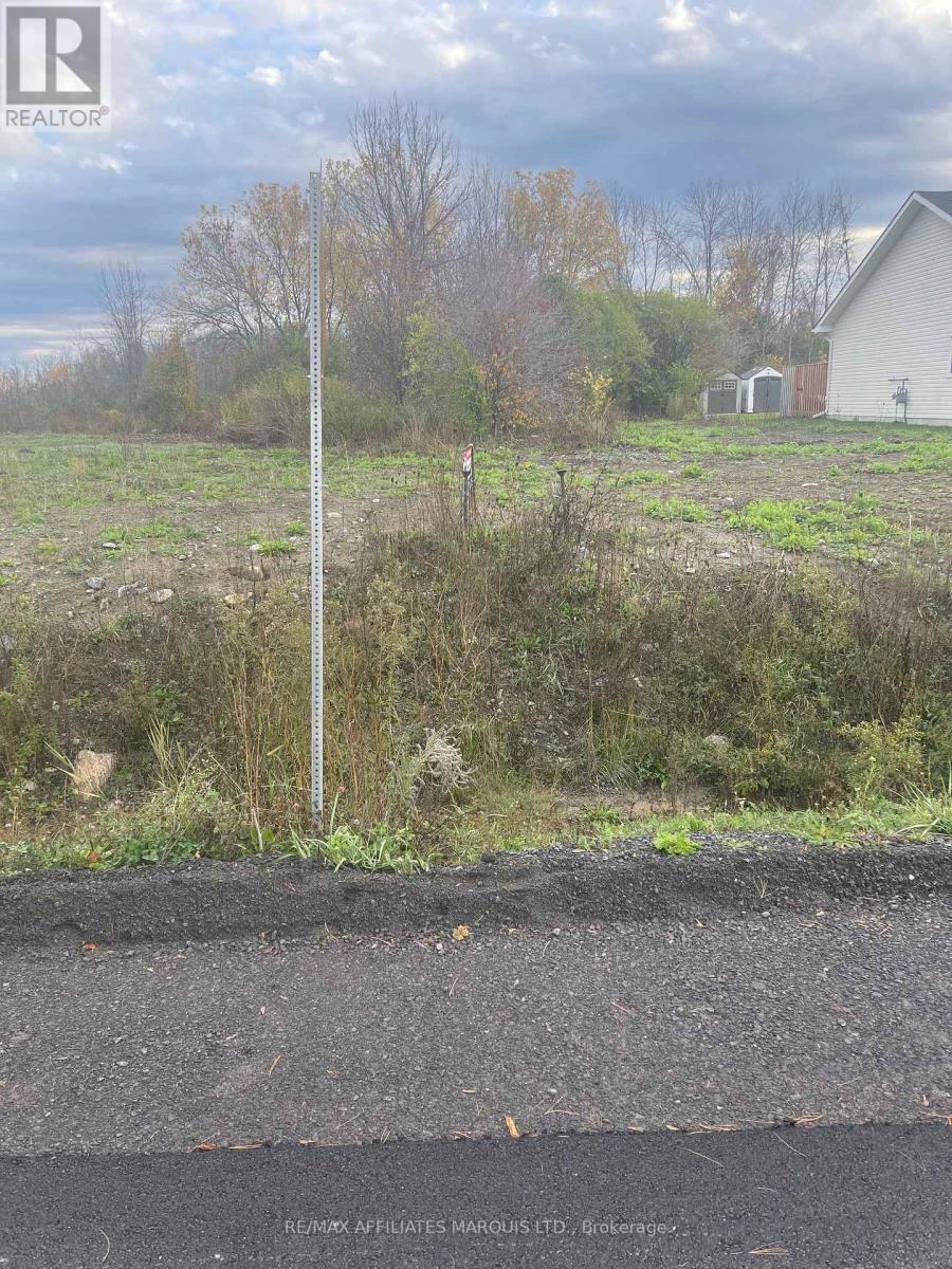 5361 Woodland Drive N Property Photo 4