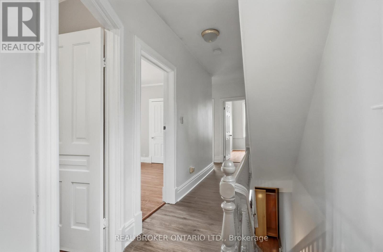 418 Main Street W Property Photo 20
