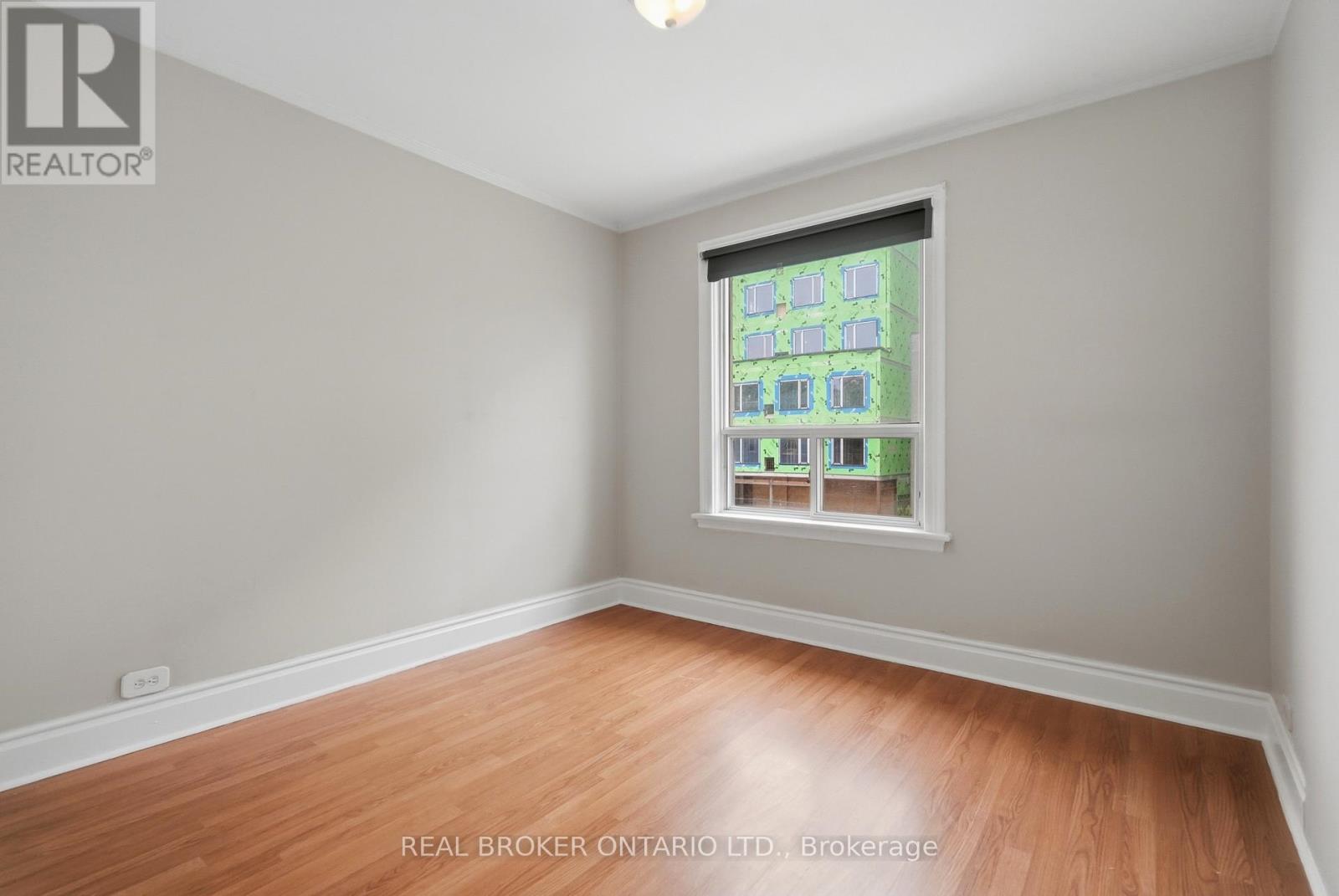 418 Main Street W Property Photo 31