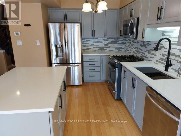 16 Magnificent Way Property Photo 3