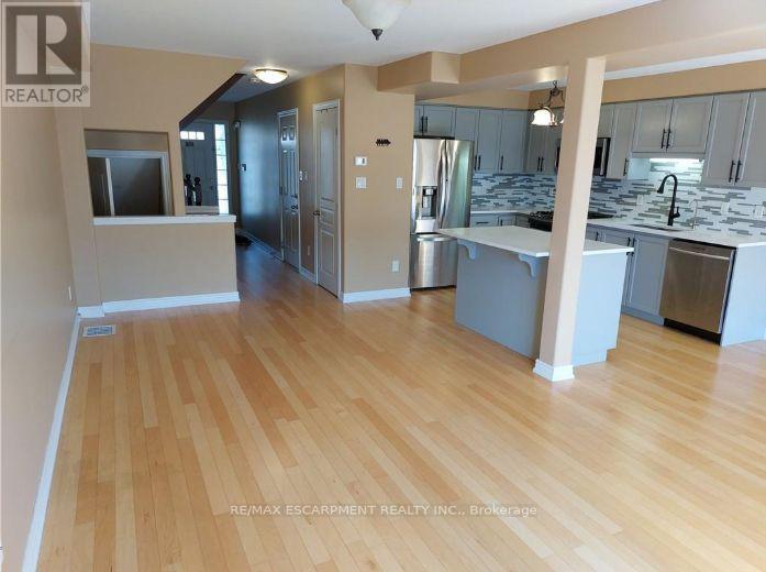 16 Magnificent Way Property Photo 7