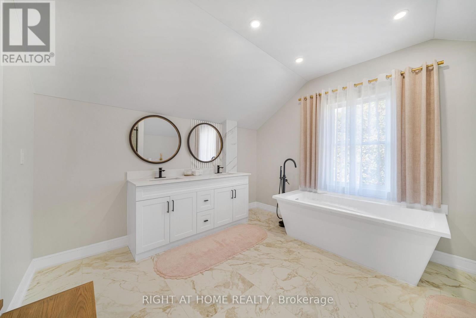 144 Waterloo Street Property Photo 21