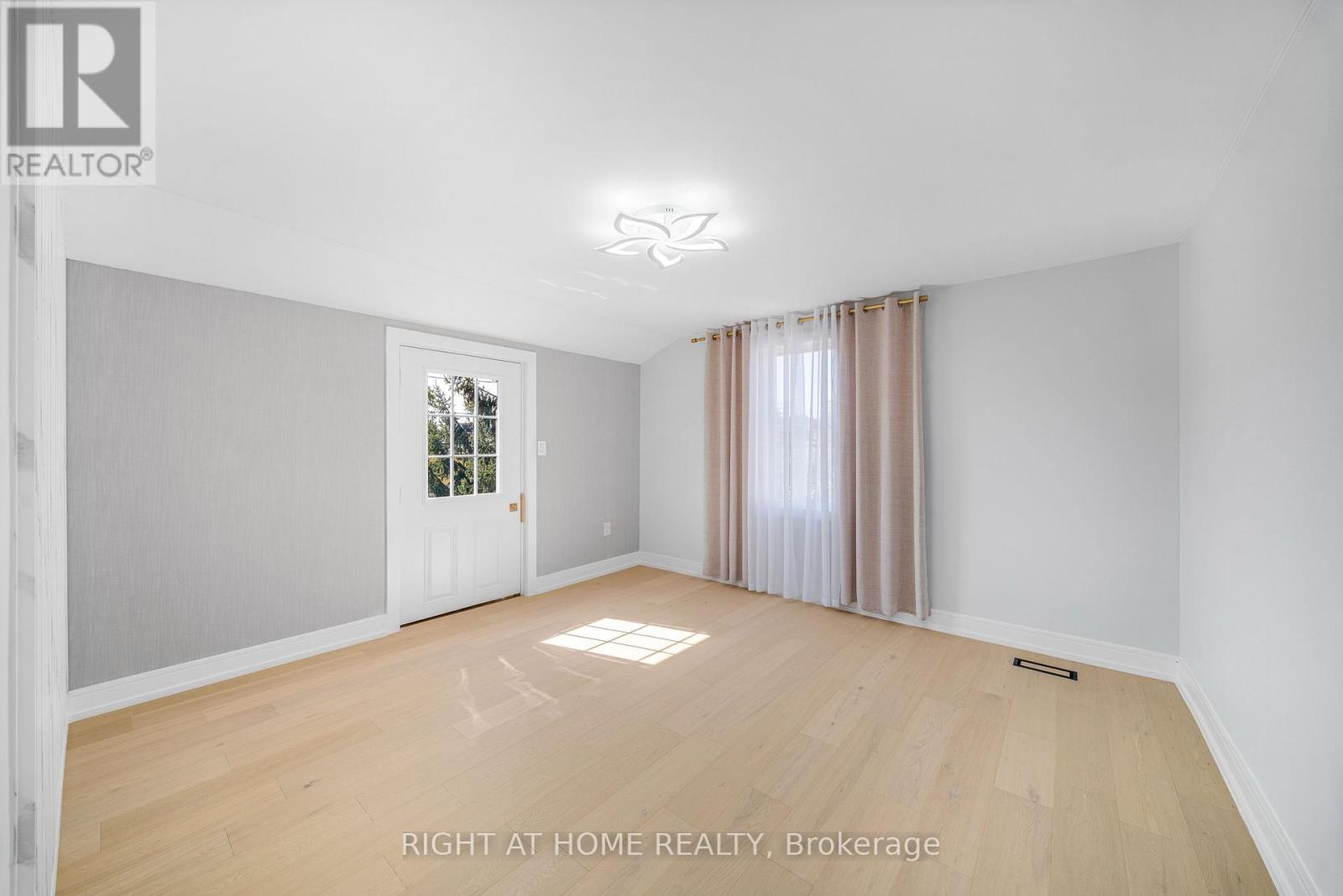 144 Waterloo Street Property Photo 25