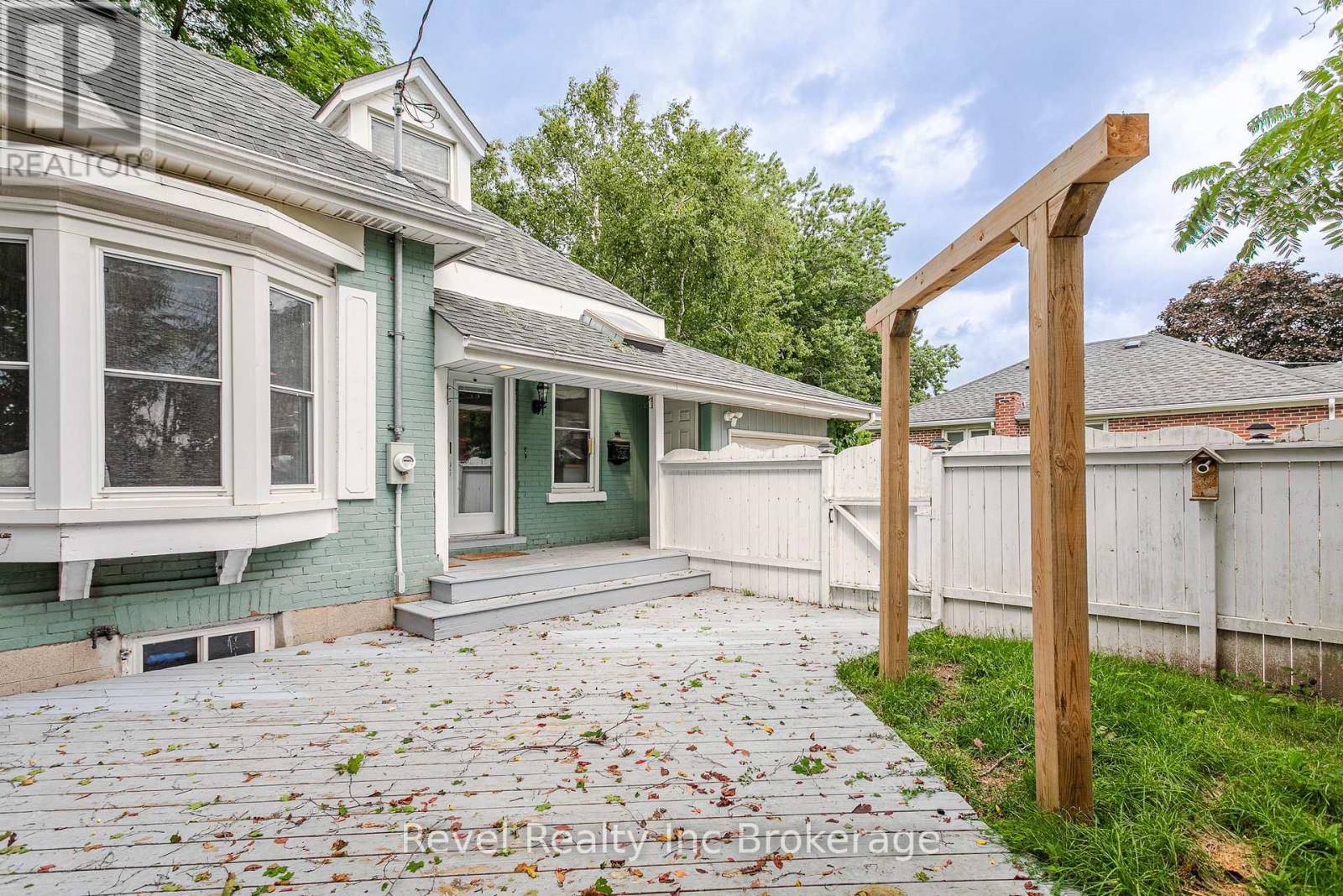 126 Huron Street Property Photo 1