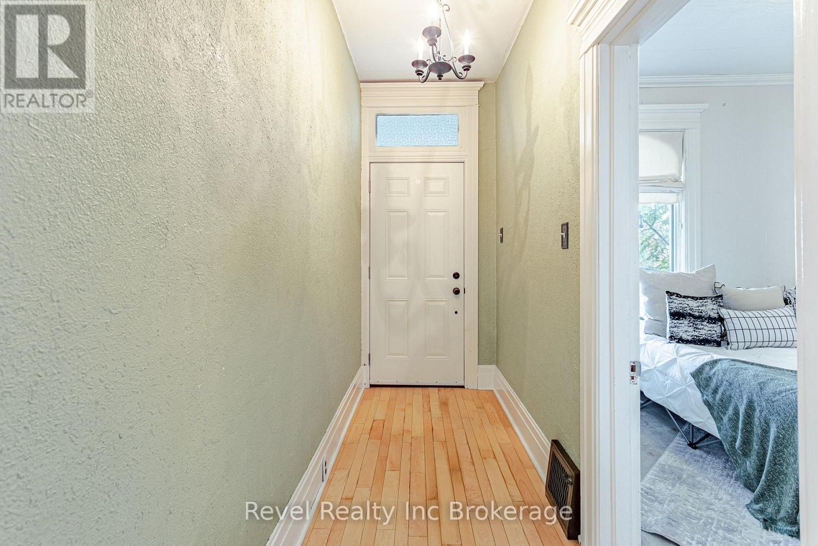 126 Huron Street Property Photo 5