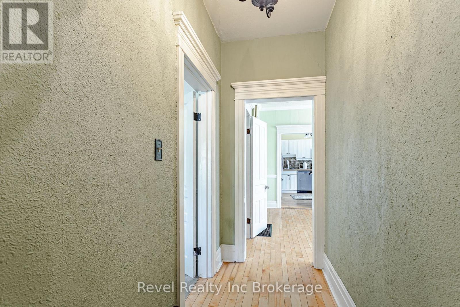 126 Huron Street Property Photo 6