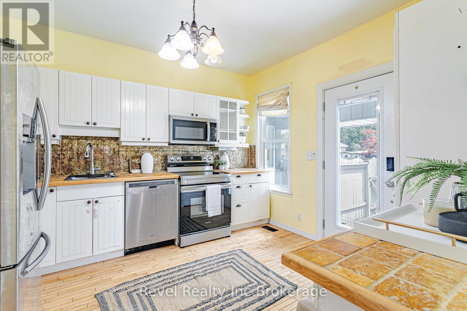126 Huron Street Property Photo 12