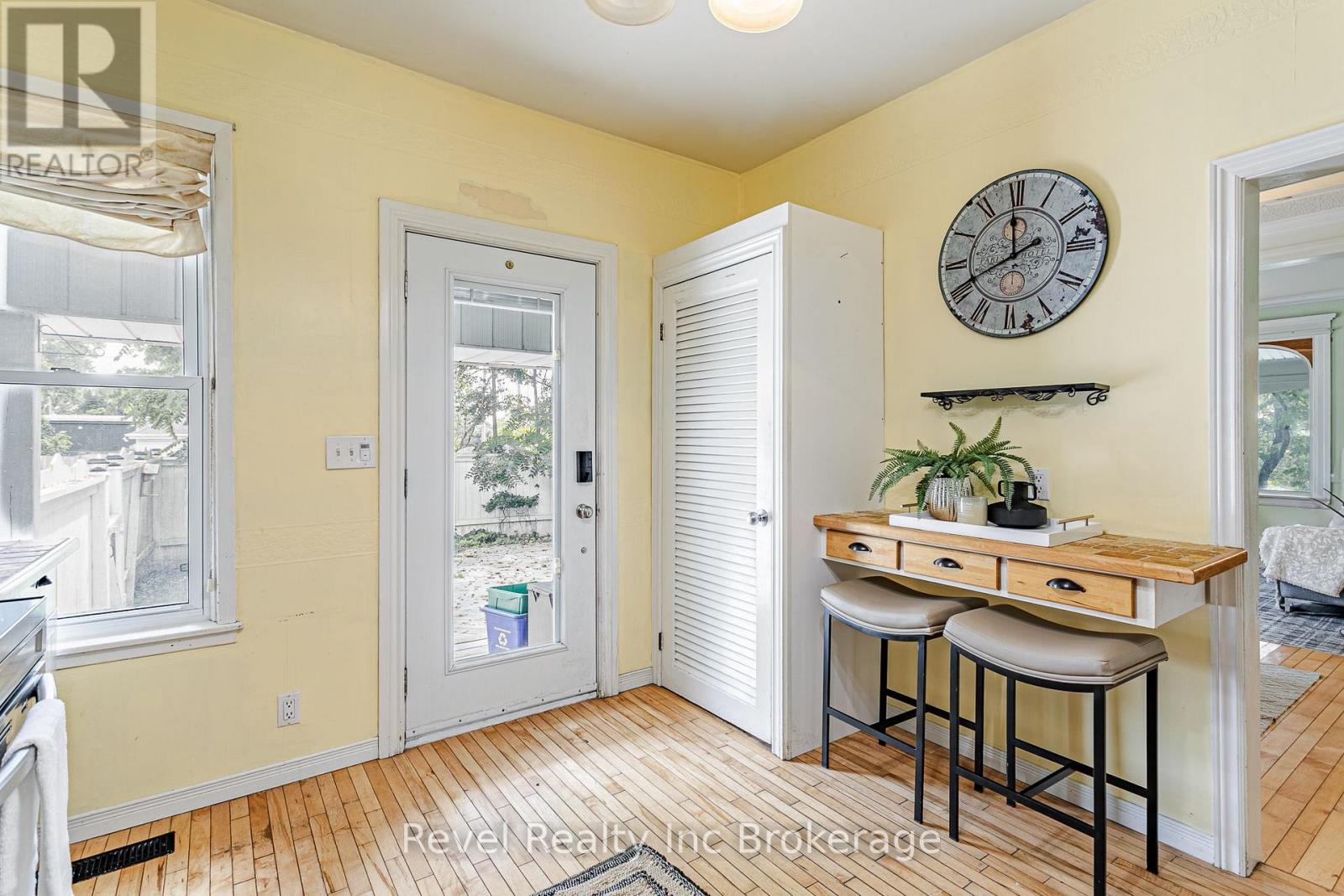126 Huron Street Property Photo 14